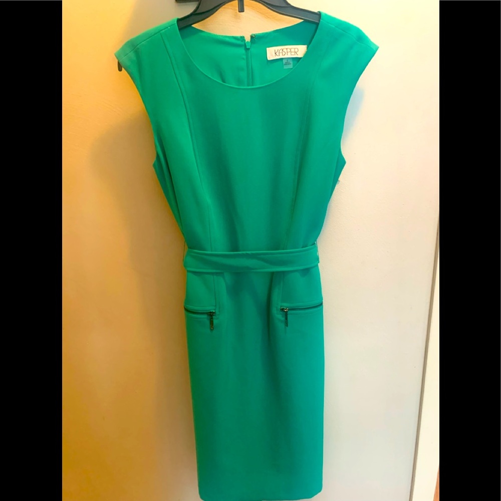 Kasper Size 6 jade green business dress with belt
